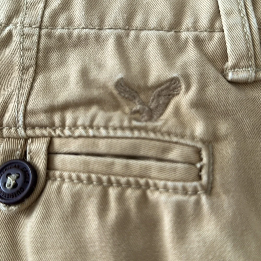 American Eagle outfitters relaxed khaki  pants,32 x 34, good condition